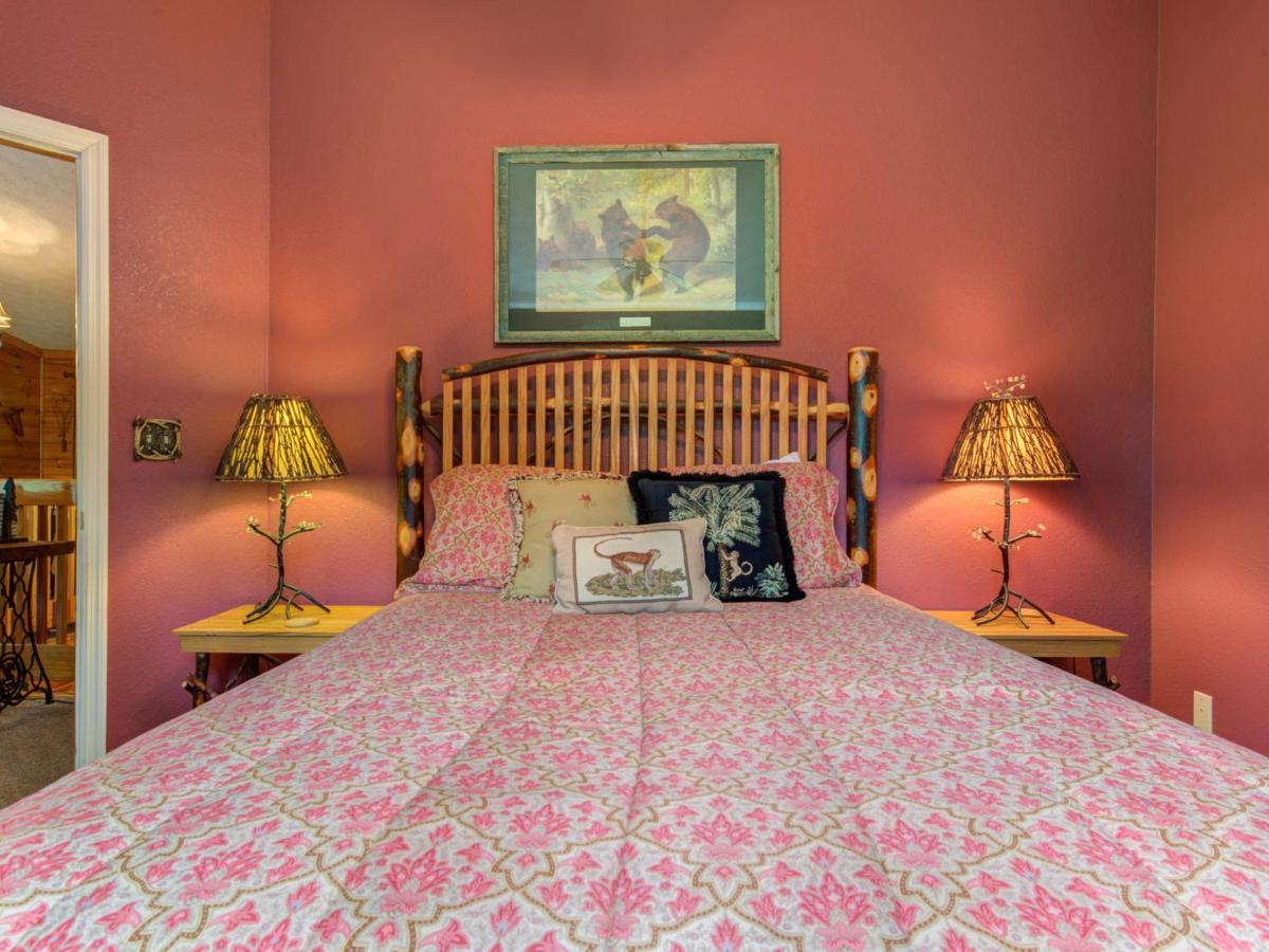 Great Expectations, 3 Bedrooms, Fireplace, Pool Table, Hot Tub, Sleeps 10 Gatlinburg Bagian luar foto
